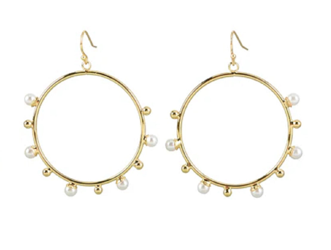 Hoop gold earring with pearls