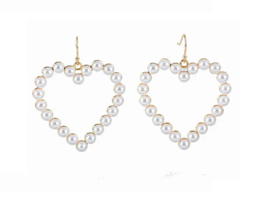 Pearl heart earring
