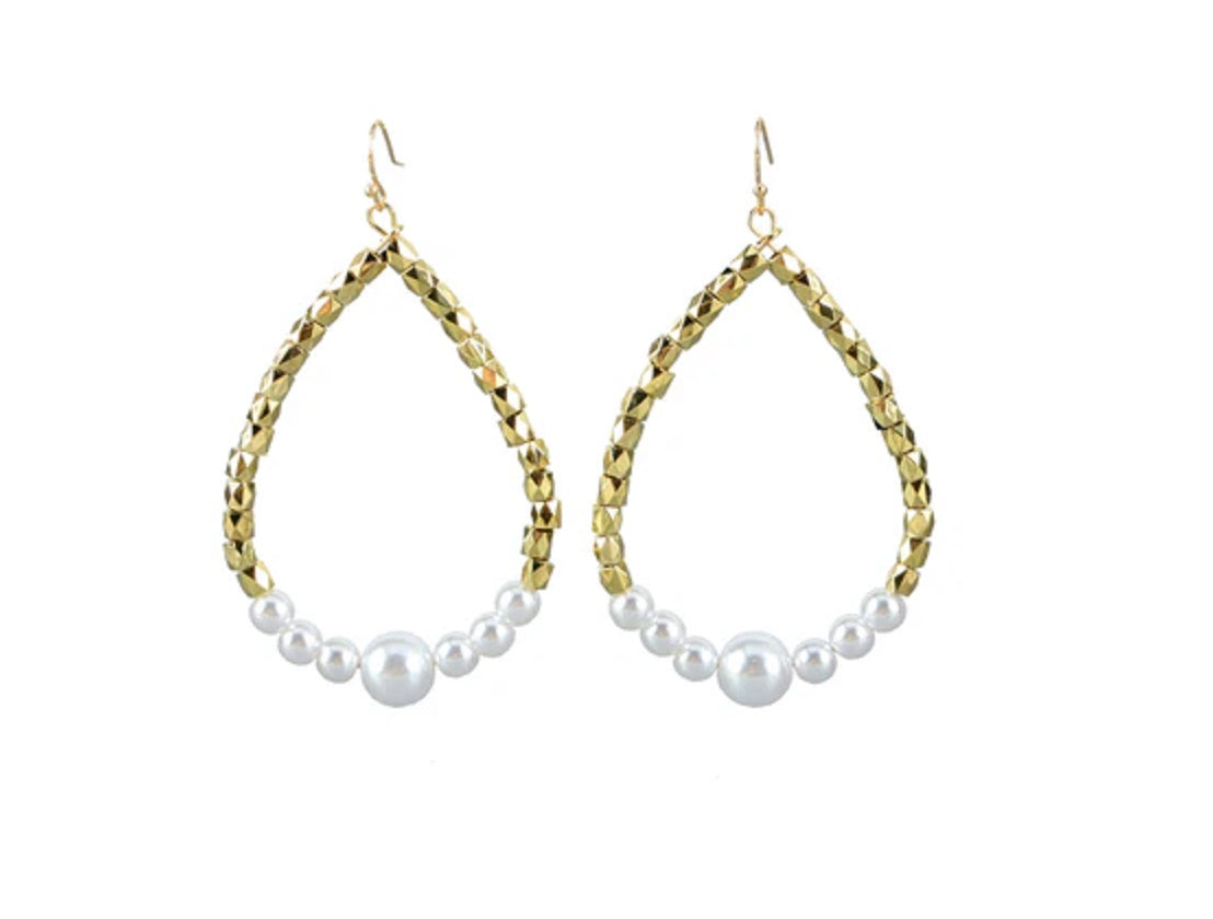Gold pearl earring with gold beads
