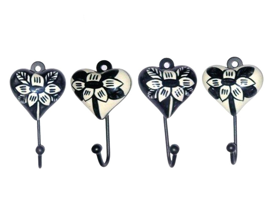 S/4 black/white heart hooks