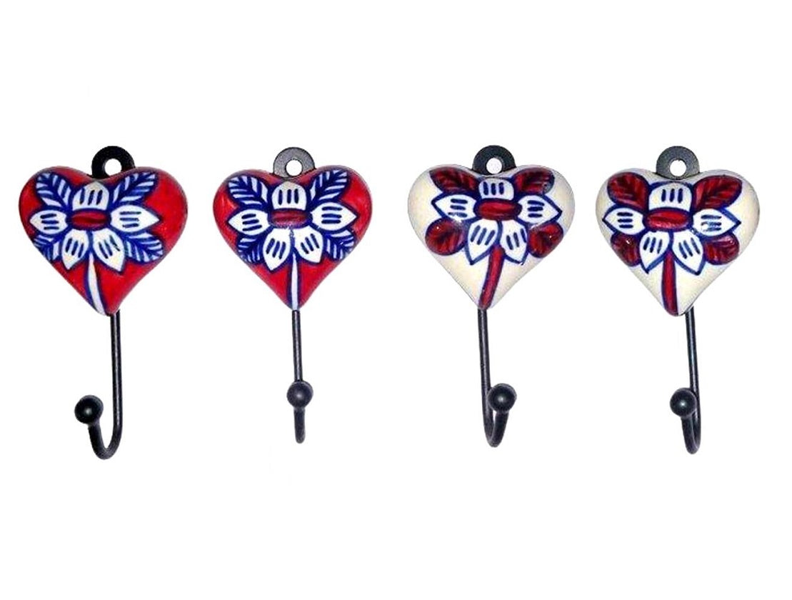 S/4 red/white heart hooks