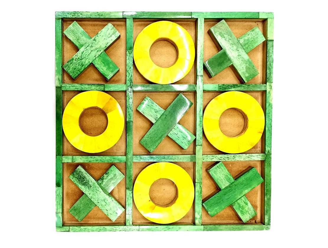 Green/yellow noughts & crosses game