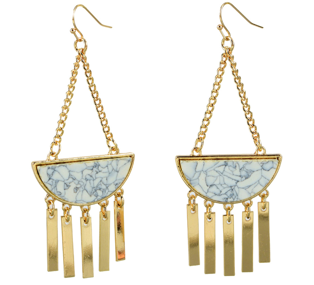 Gold earring with beige inlay