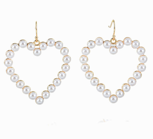 Pearl heart earring