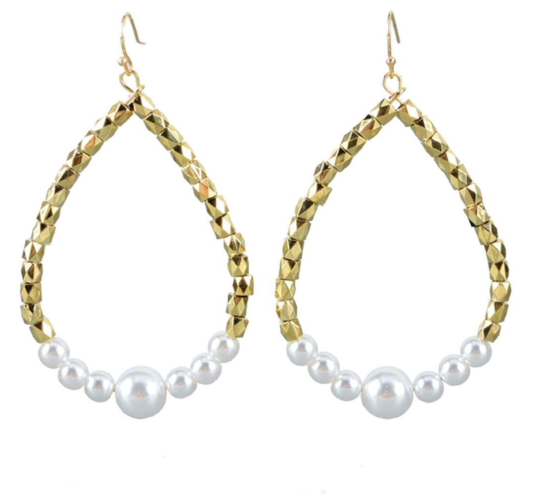 Gold pearl earring with gold beads