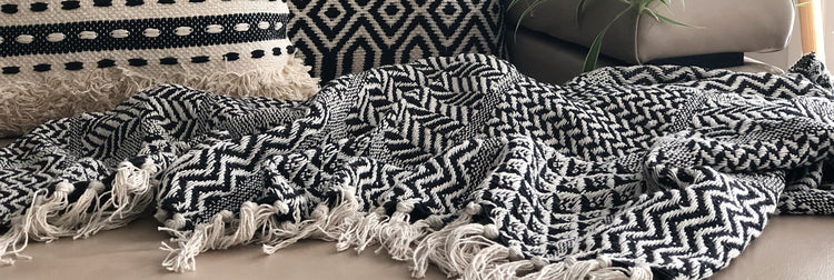 BEDCOVERS, THROWS & RUGS