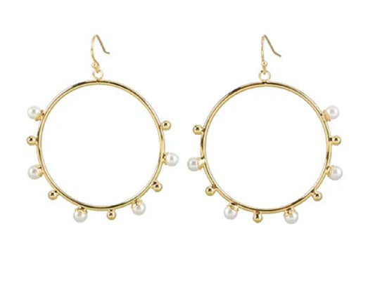 Hoop gold earring with pearls