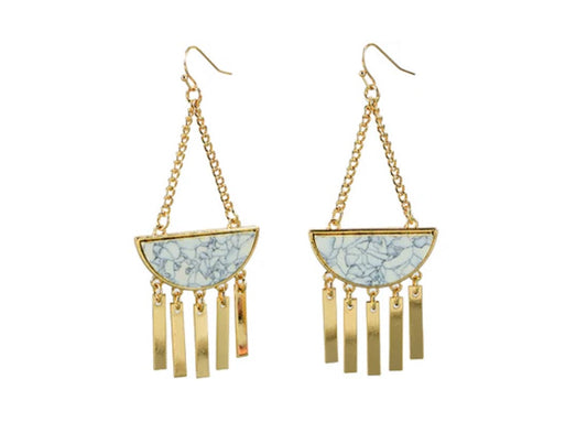 Gold earring with beige inlay