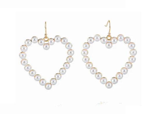 Pearl heart earring