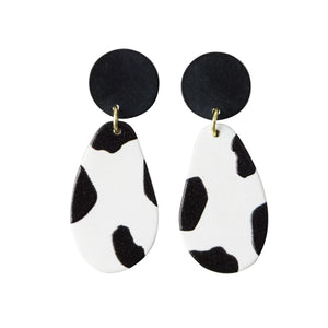 Black/white resin earrings