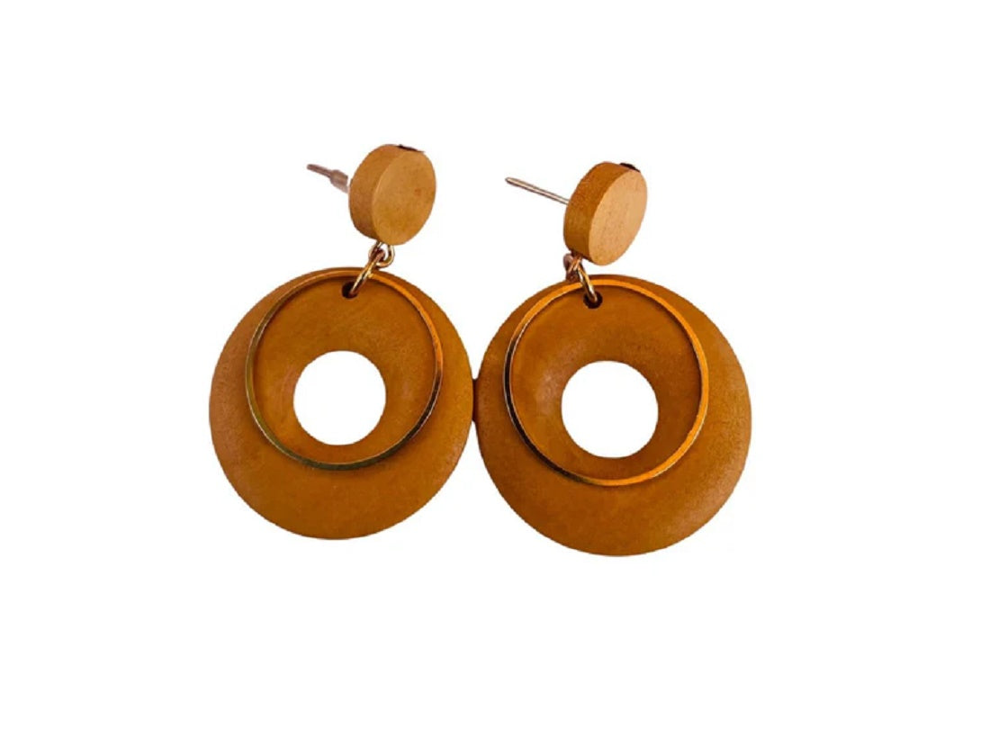 Beige wood earrings