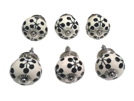 Set of 6 black and white knobs