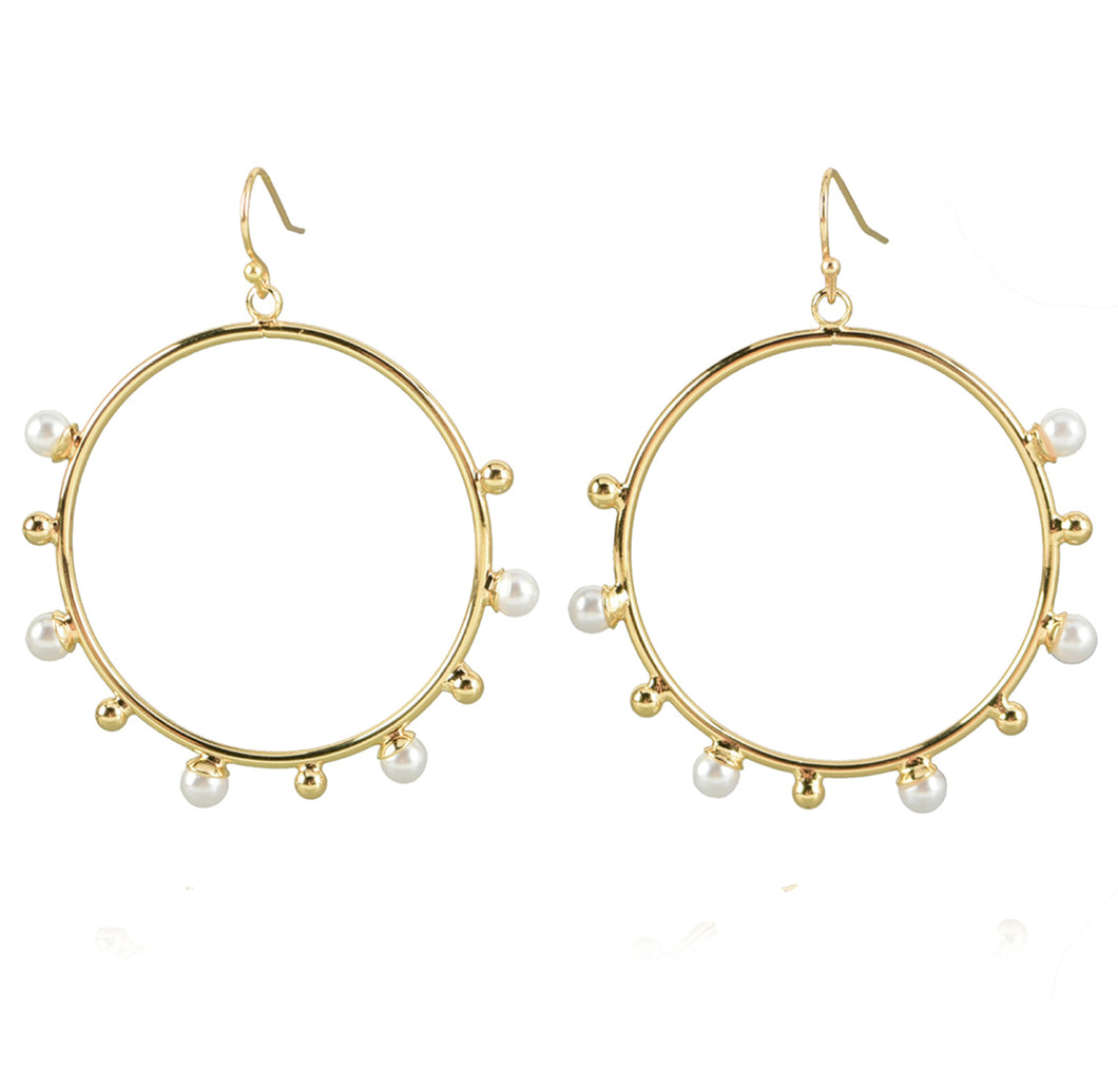 Hoop gold earring with pearls